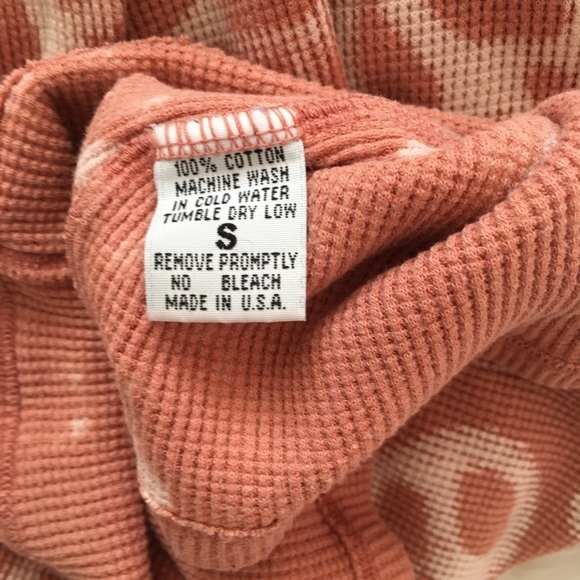 Worn 1X, Jakes Dry Goods, Women Waffle LS Shirt, Pink/White Peace Signs - Picture 3 of 4